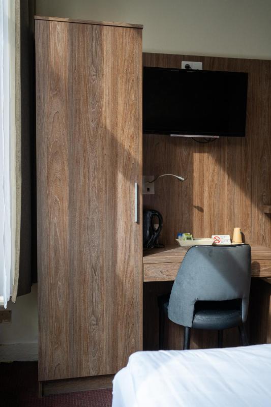 Double Room image 3