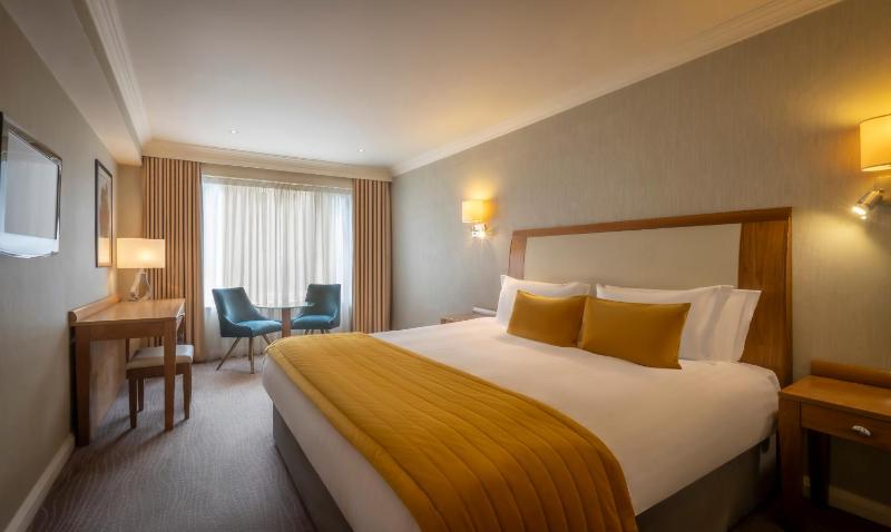 Classic Double Room image 3