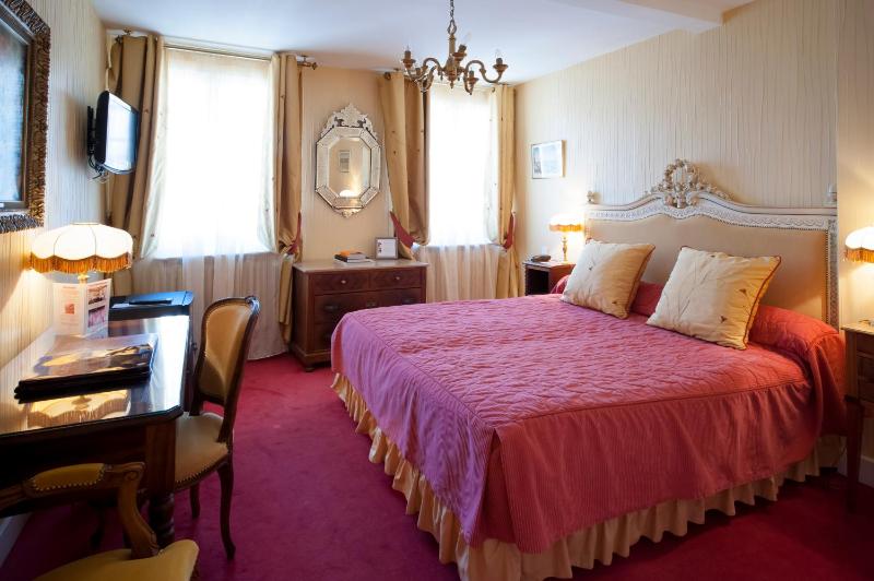 Village Room image 4