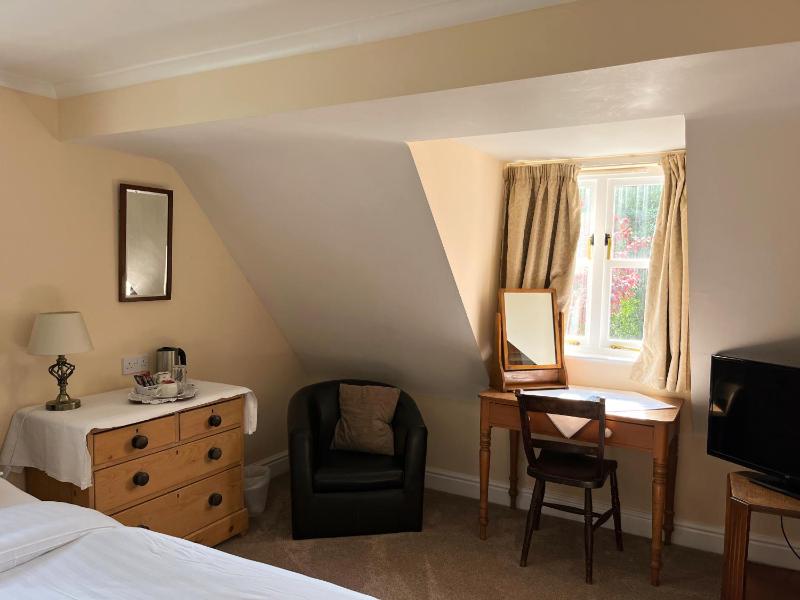 Standard Double or Twin Room image 3