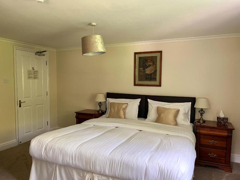 Standard Double or Twin Room image 4