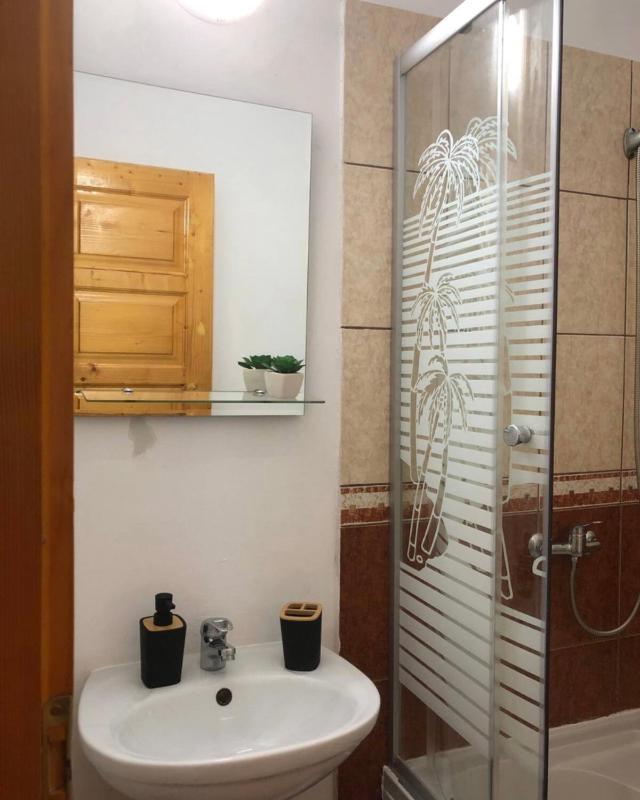 Twin Room with Balcony image 2