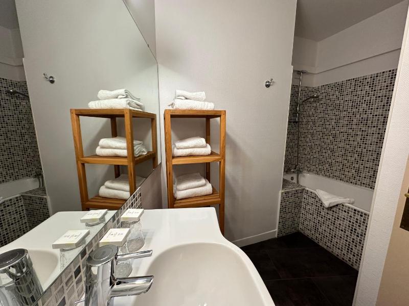 Salon Quadruple Room image 1