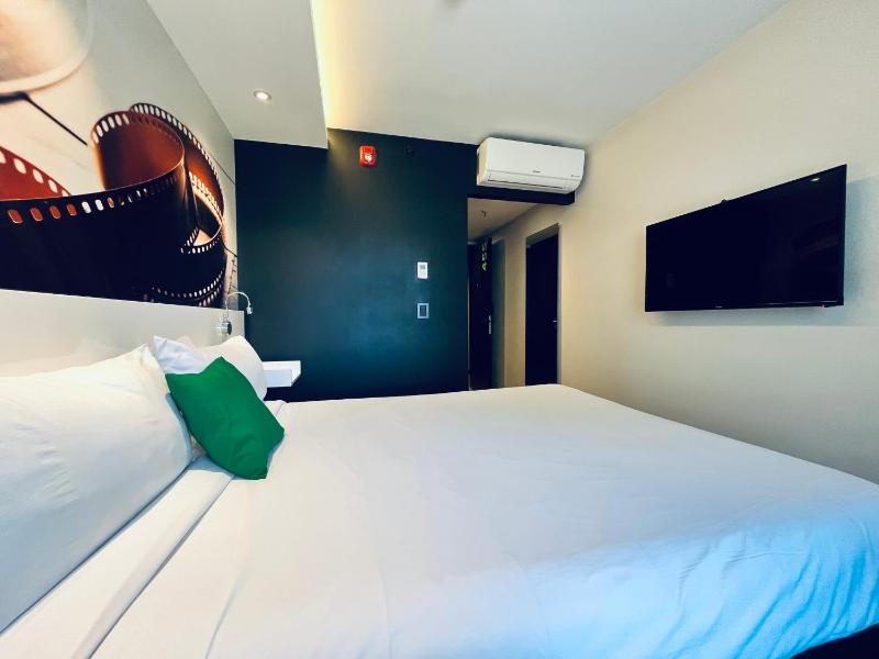 ibis styles Montevideo Biarritz - image 8