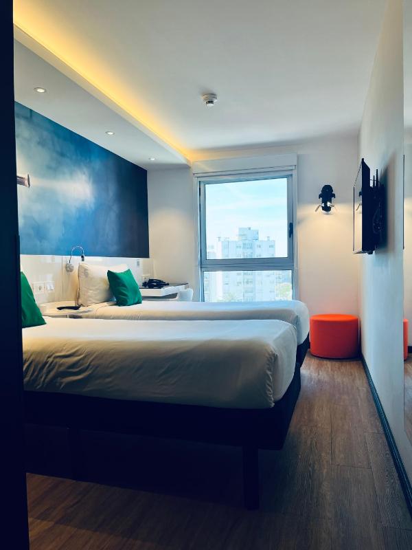 ibis styles Montevideo Biarritz - image 6