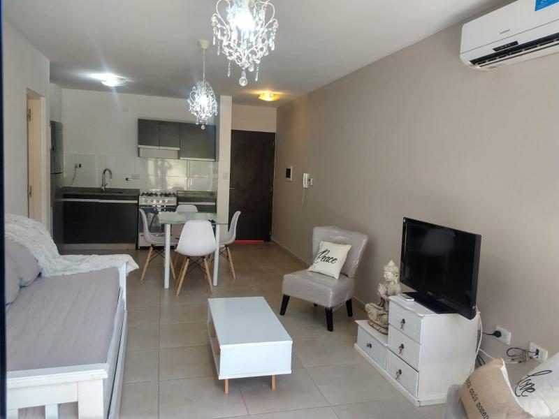 Zona residencial frente al lago! - image 3