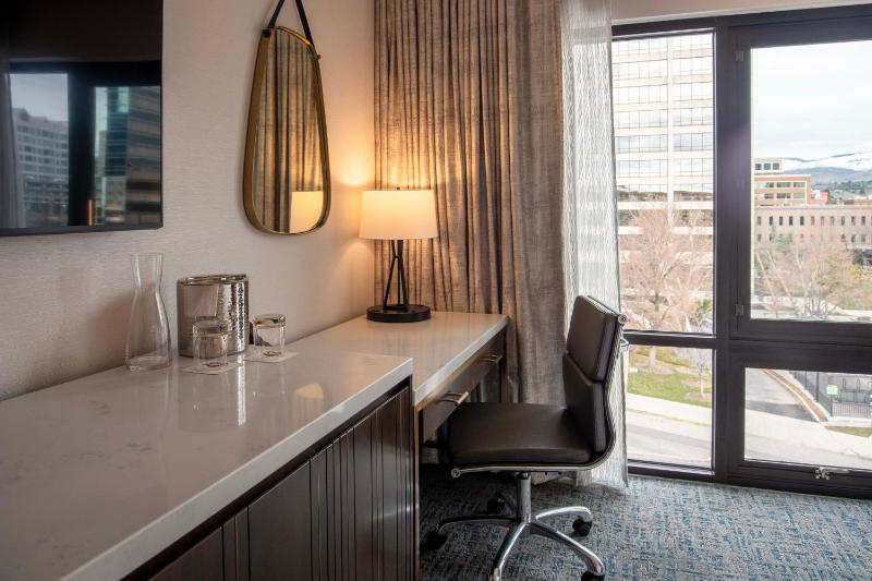 Boutique King Room  image 4