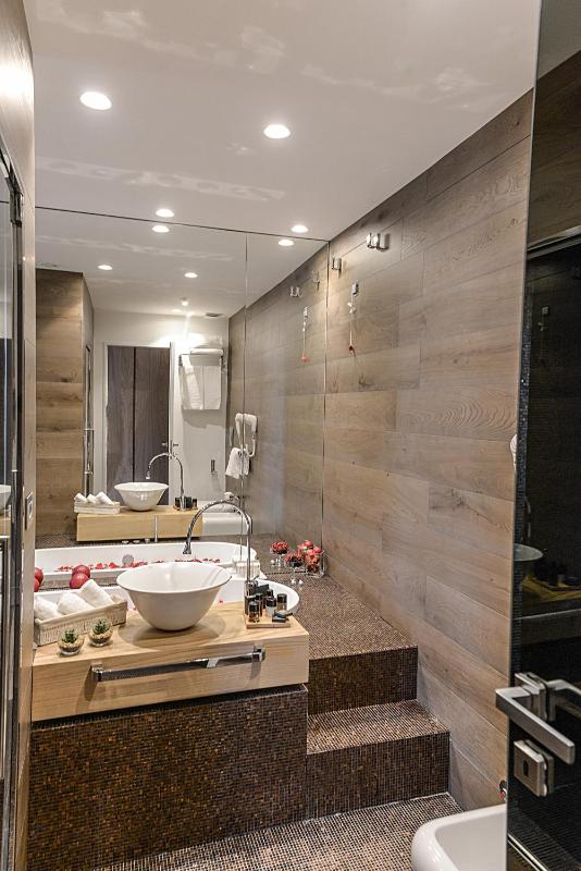 Suite with City View image 2