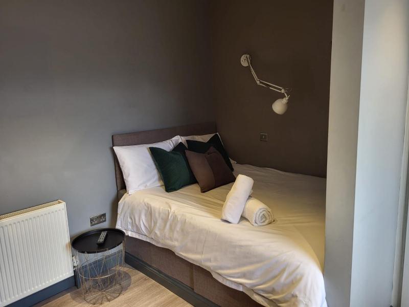 Tren-D Luxe Studio Apartment Room 1 - Contractors, Relocators, Profesionals, NHS Staff Welcome Images