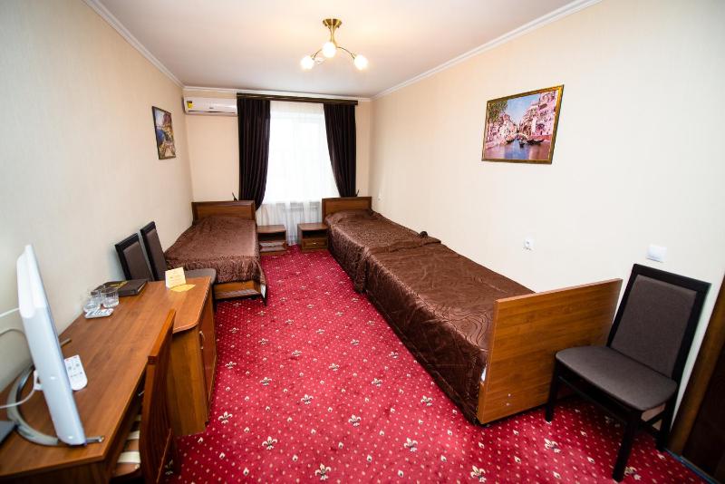 Classic Triple Room image 2