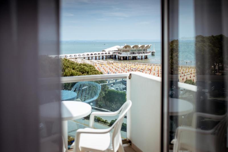 Double Room with Panoramic View image 4