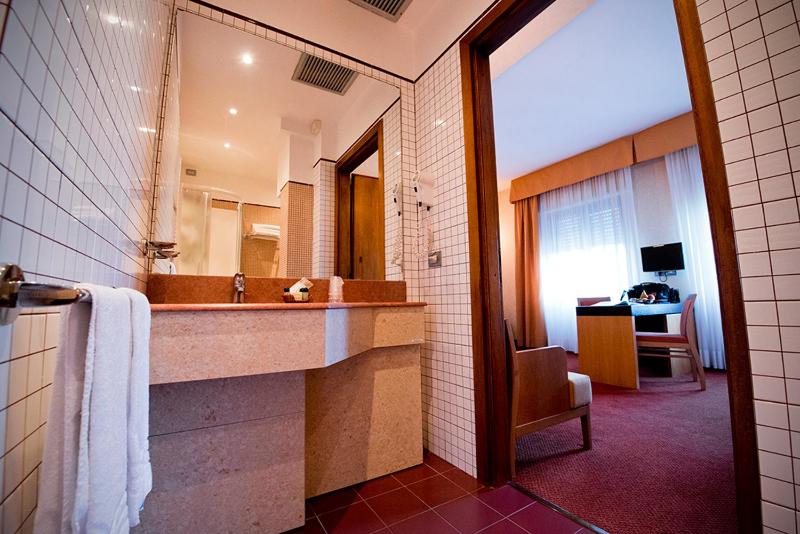 Quadruple Room image 2