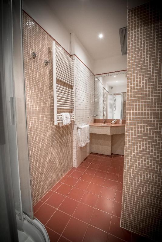 Quadruple Room image 3