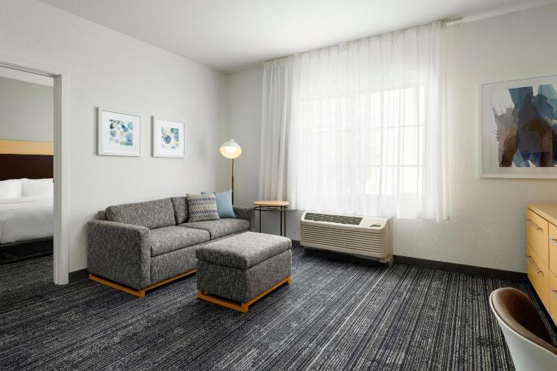 One-Bedroom Suite image 3