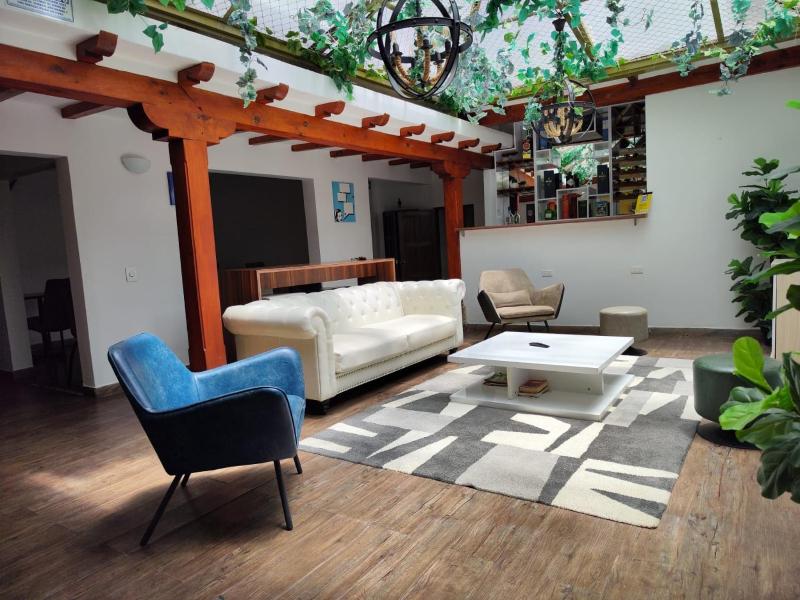 Once Once Boutique - image 3