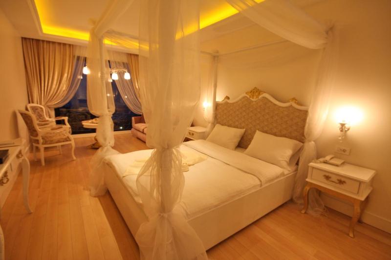 Honeymoon Suite image 2