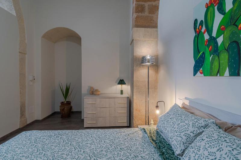 Historic building modern touches - Ortigia - image 14