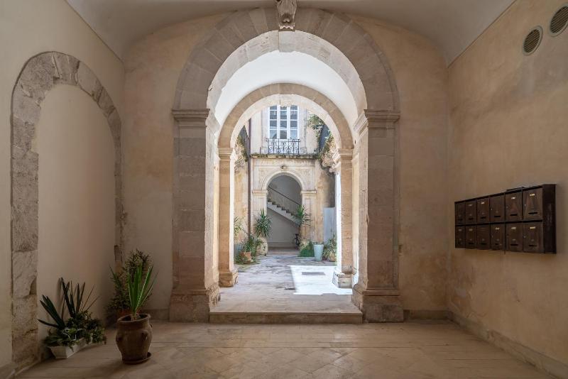 Historic building modern touches - Ortigia - image 10