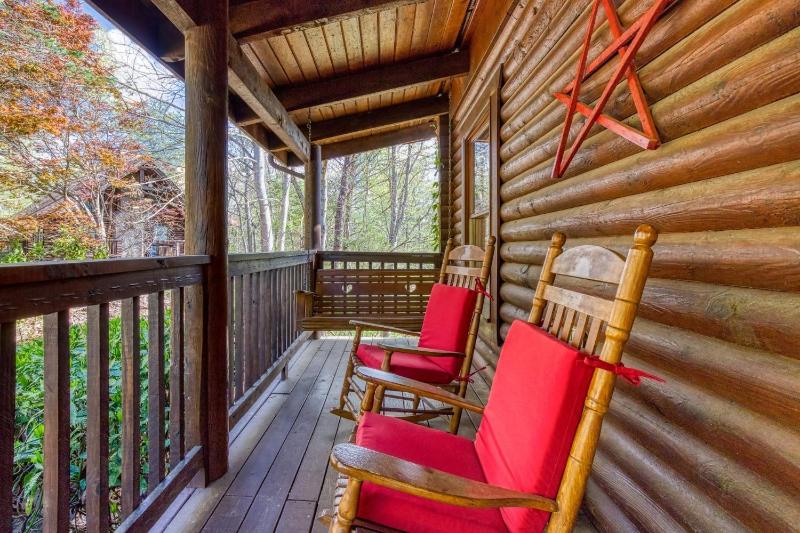 ER20 - Eagles Roost - Great location! - Close to town! cabin - image 23