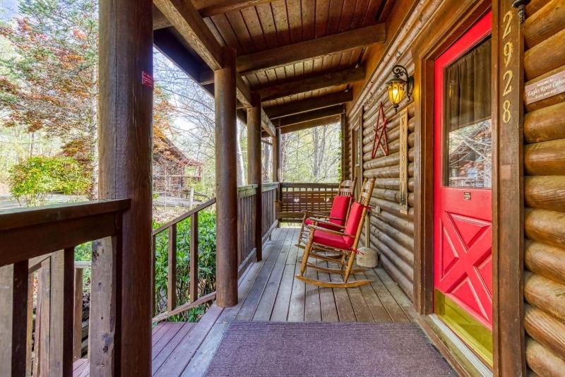 ER20 - Eagles Roost - Great location! - Close to town! cabin - image 14