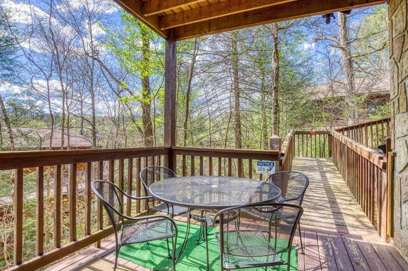 ER20 - Eagles Roost - Great location! - Close to town! cabin - image 25