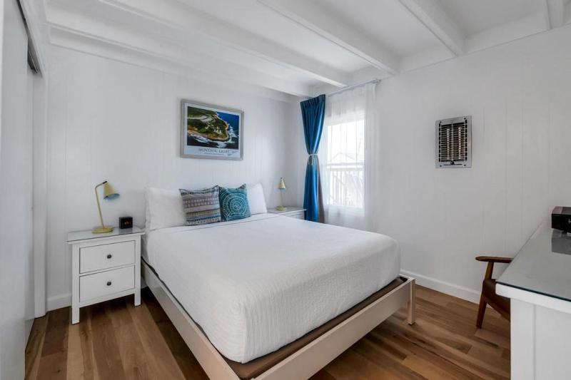 Queen Suite with Spa Bath image 1