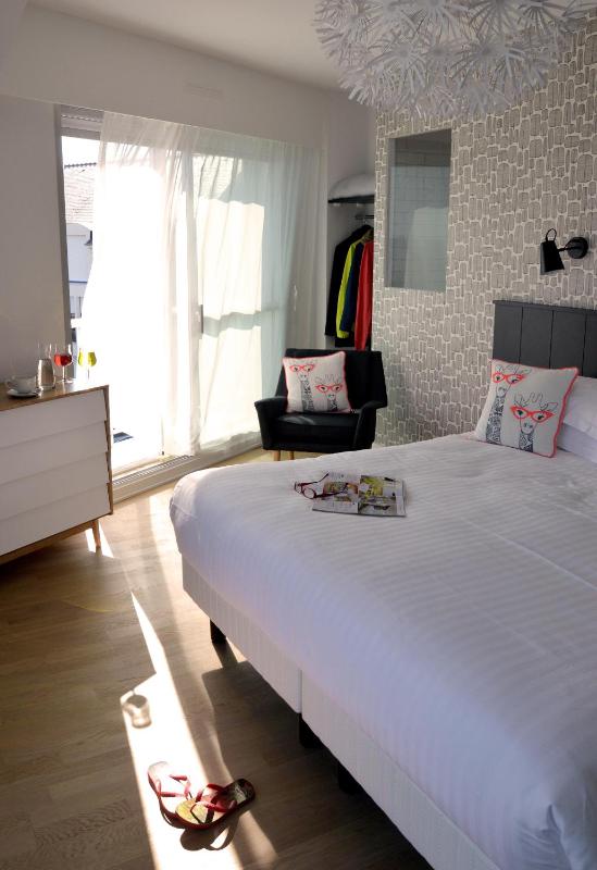 Deluxe Double Room with Sea View image 3