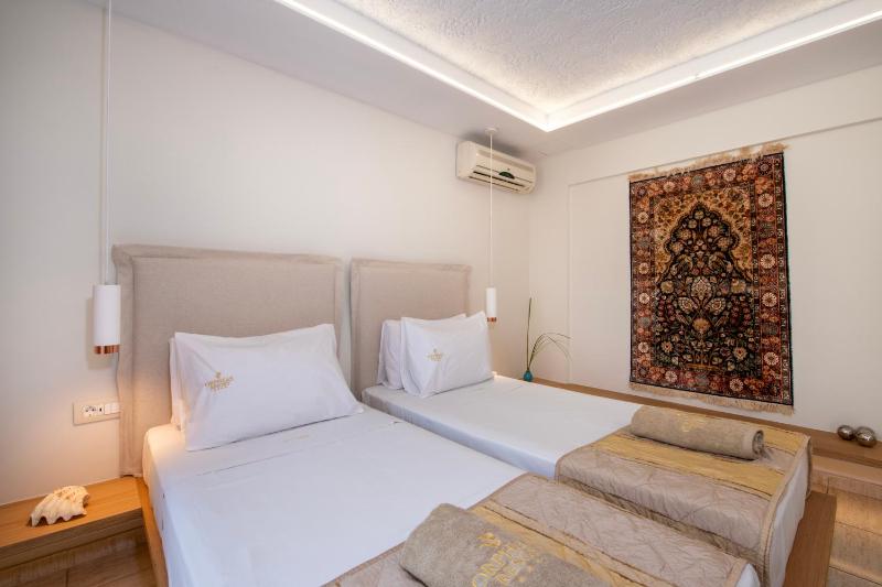 Double Room with Spa Bath image 4