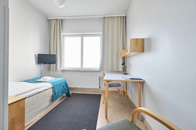 Small Single Room image 3