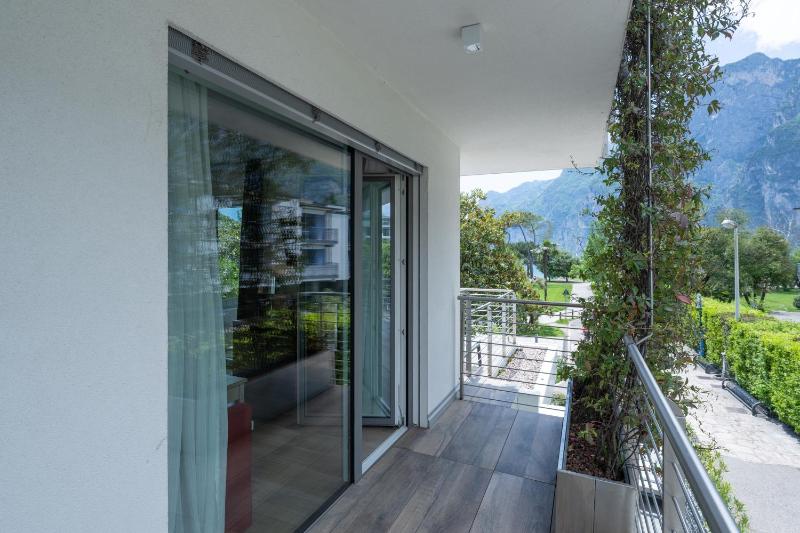 Junior Suite with Terrace and Lake View image 3
