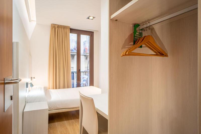 Hostal Fina - image 2