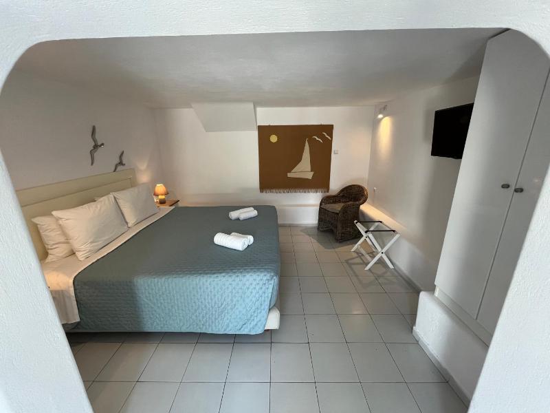 Double Room with Garden View image 3