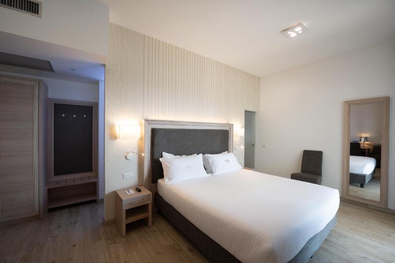 King Suite with Lake View and Terrace image 2