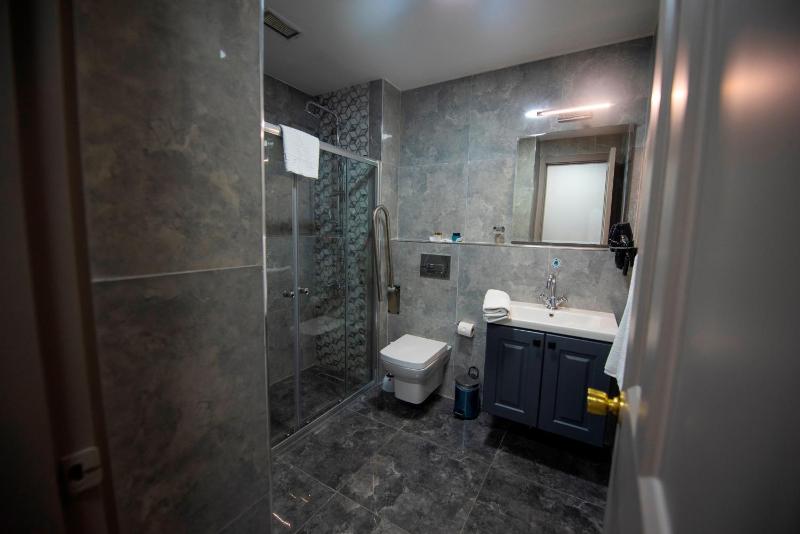 Budget Single Room image 4