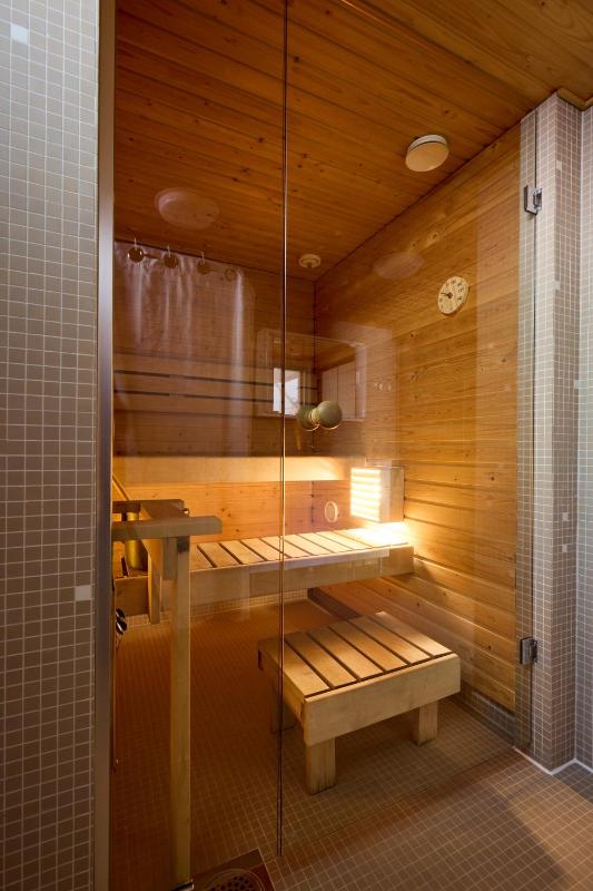 Four-Bedroom Apartment with Sauna image 2