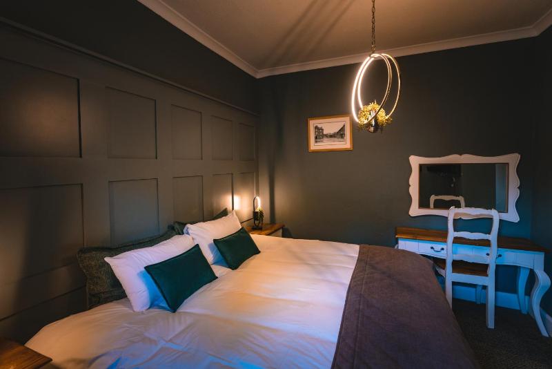 Deluxe Double Room image 2