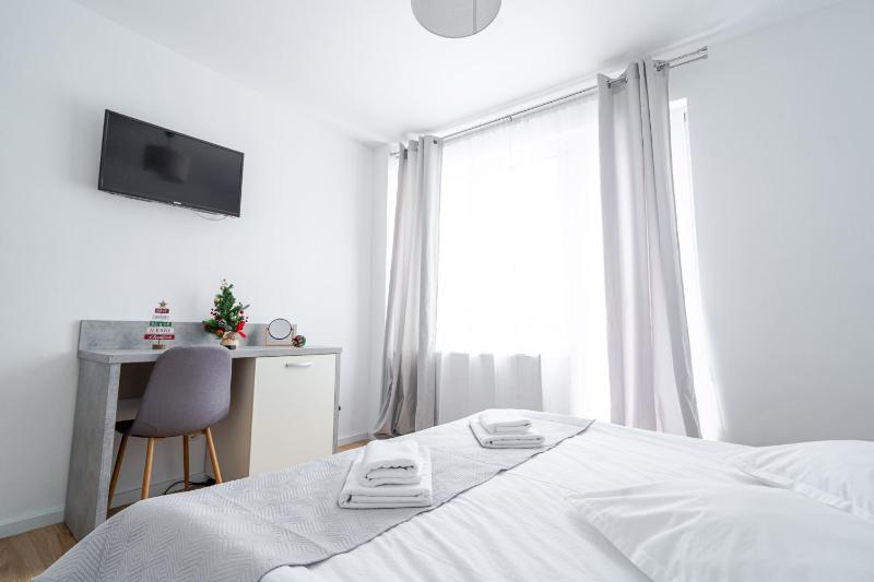 King Room with Mountain View image 1