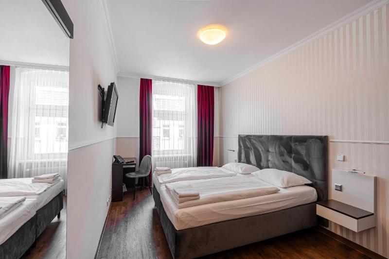 Standard Twin or  Double Room image 1