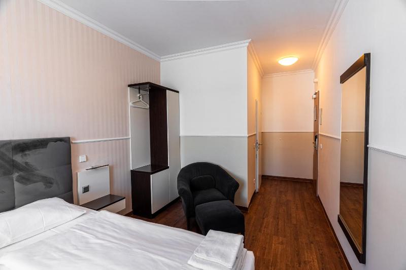 Standard Twin or  Double Room image 3