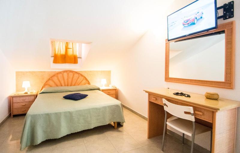 Two-Bedroom Apartment with Garden View image 3