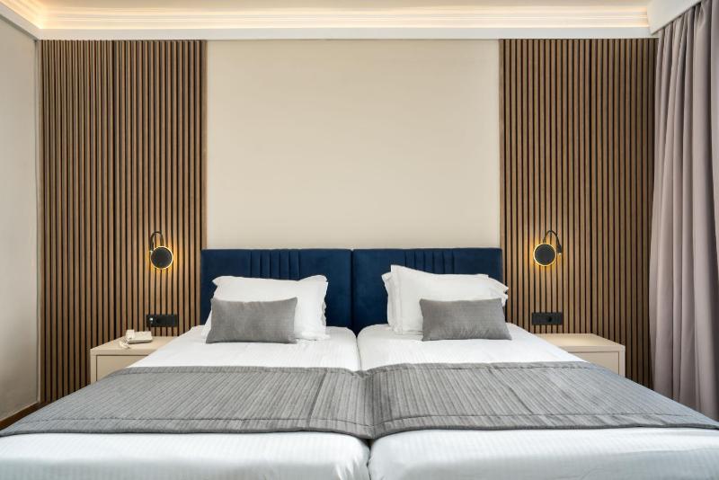 Twin Room with Sea View image 3