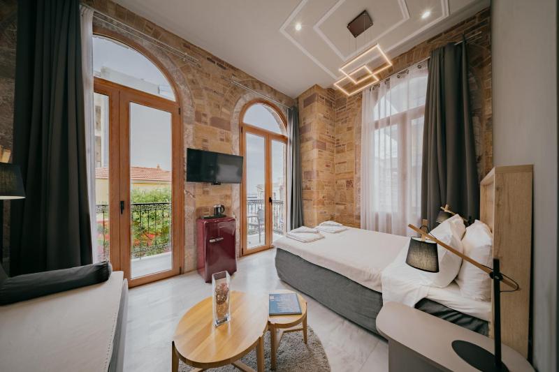 Deluxe Double Room with Side Sea View image 1