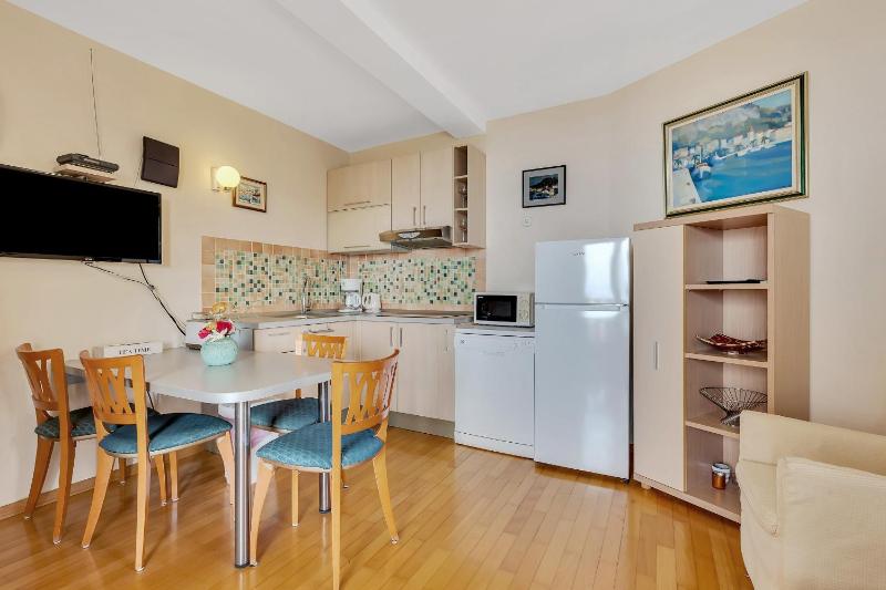 Grand View Apartments - image 37