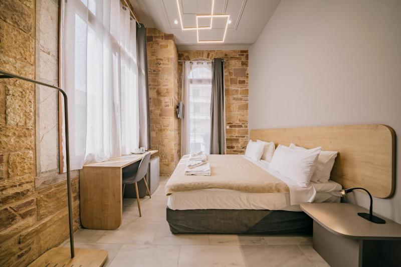 Double or Twin Room with Balcony image 4