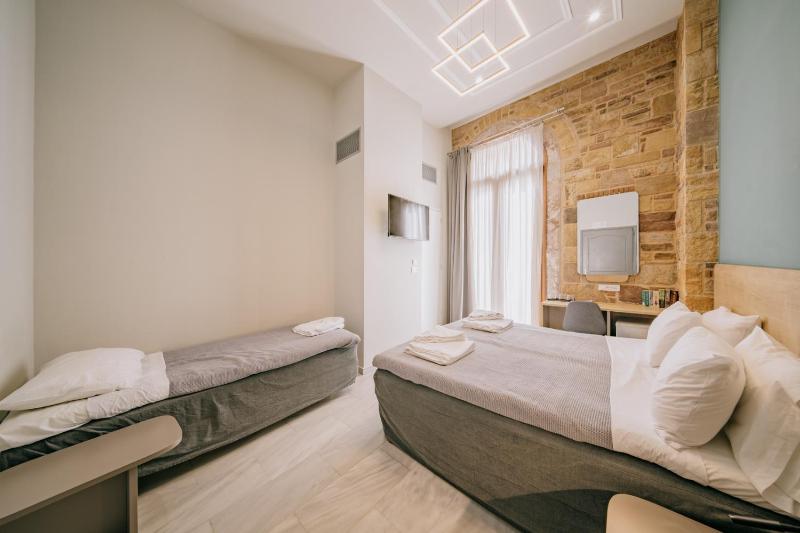 Triple Room with Balcony image 1