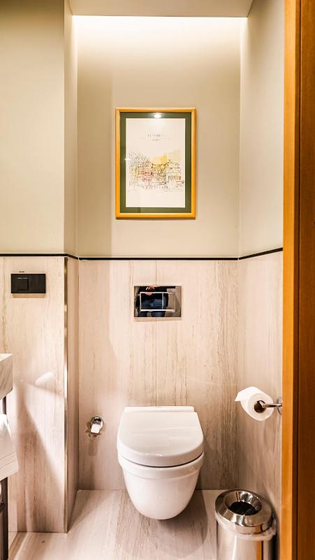 Deluxe Double Room with Balcony image 3