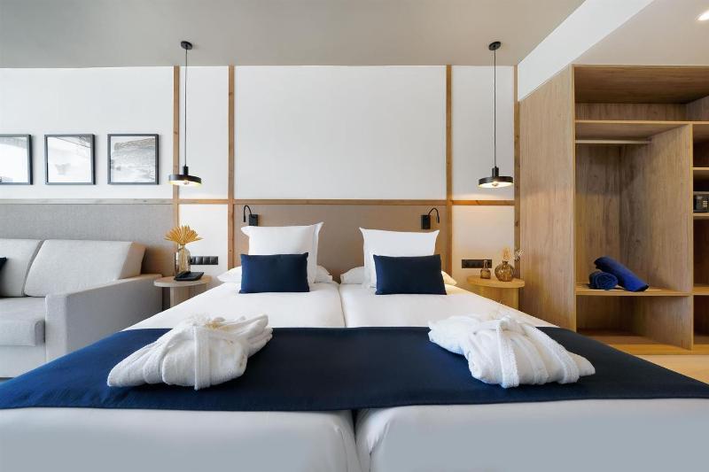 Junior Suite (2 Adults) image 1