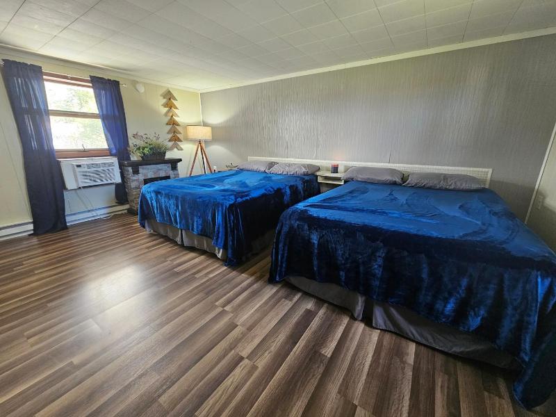 Queen Room image 3