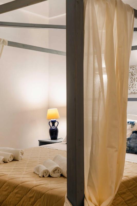 Queen Room image 2