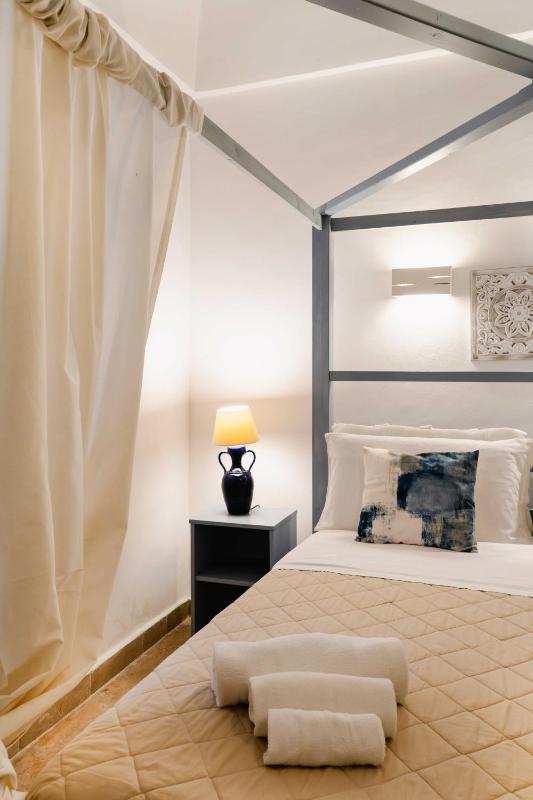 Queen Room image 3